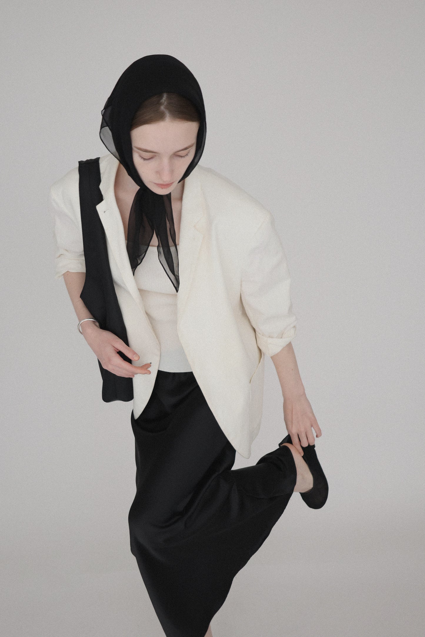 silky square scarf ( black )