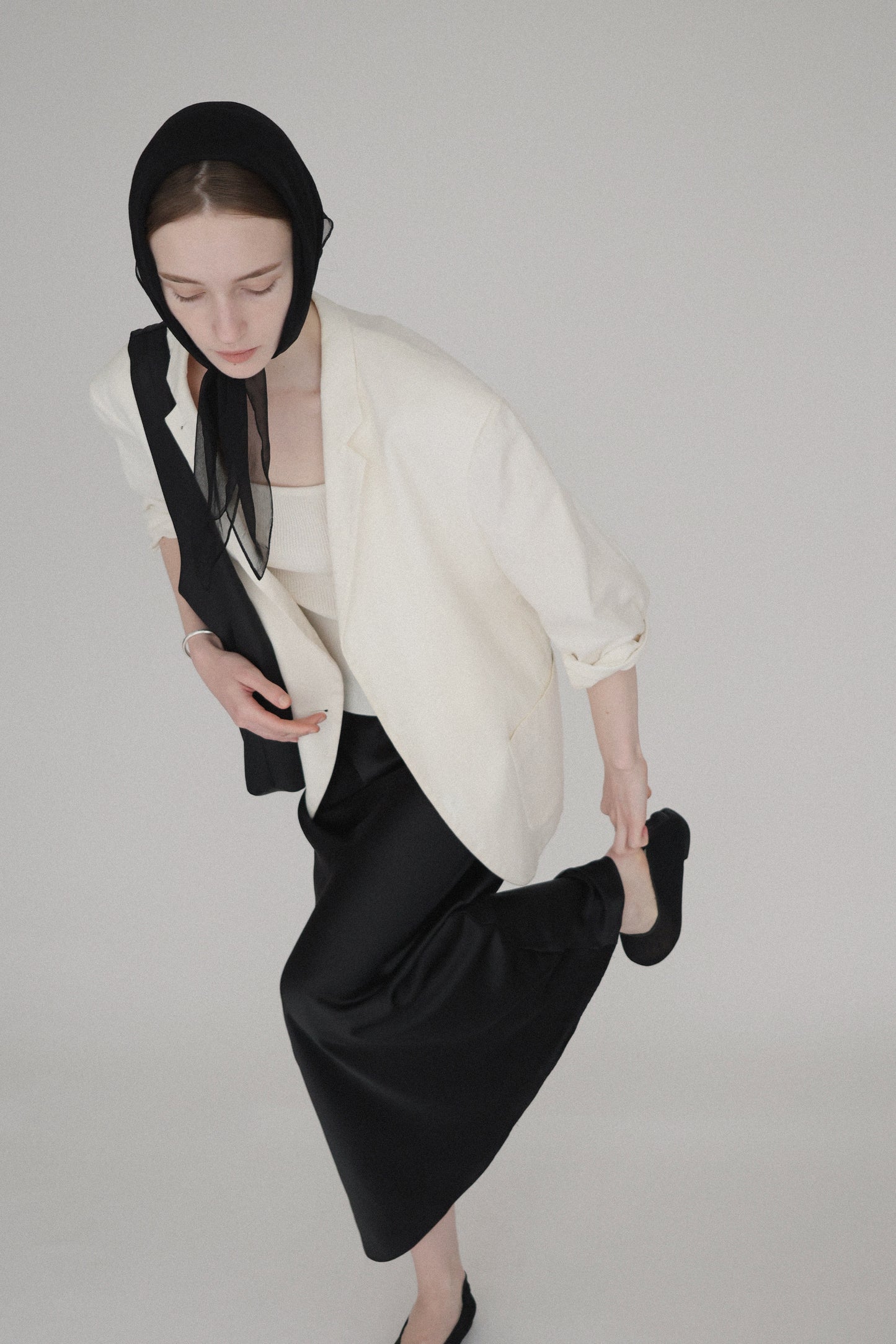silky square scarf ( black )