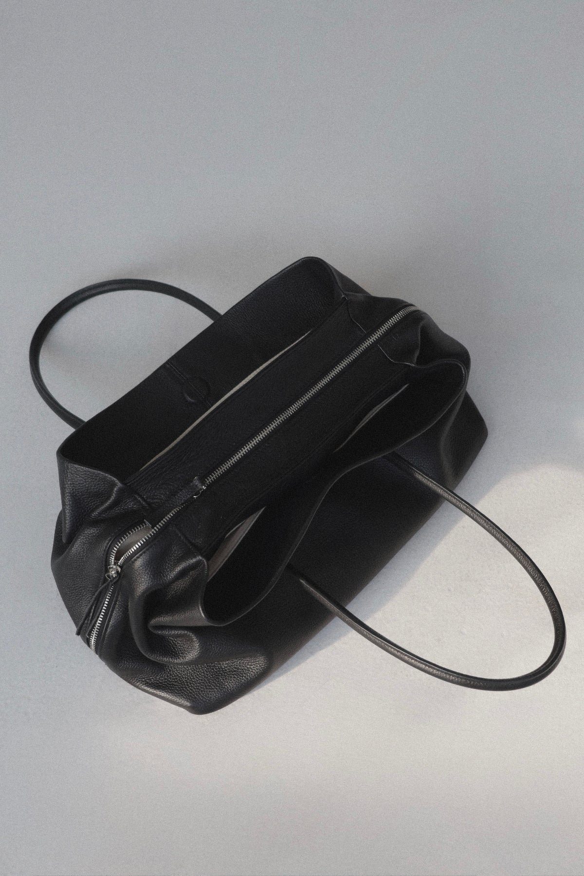 vaste leather bag