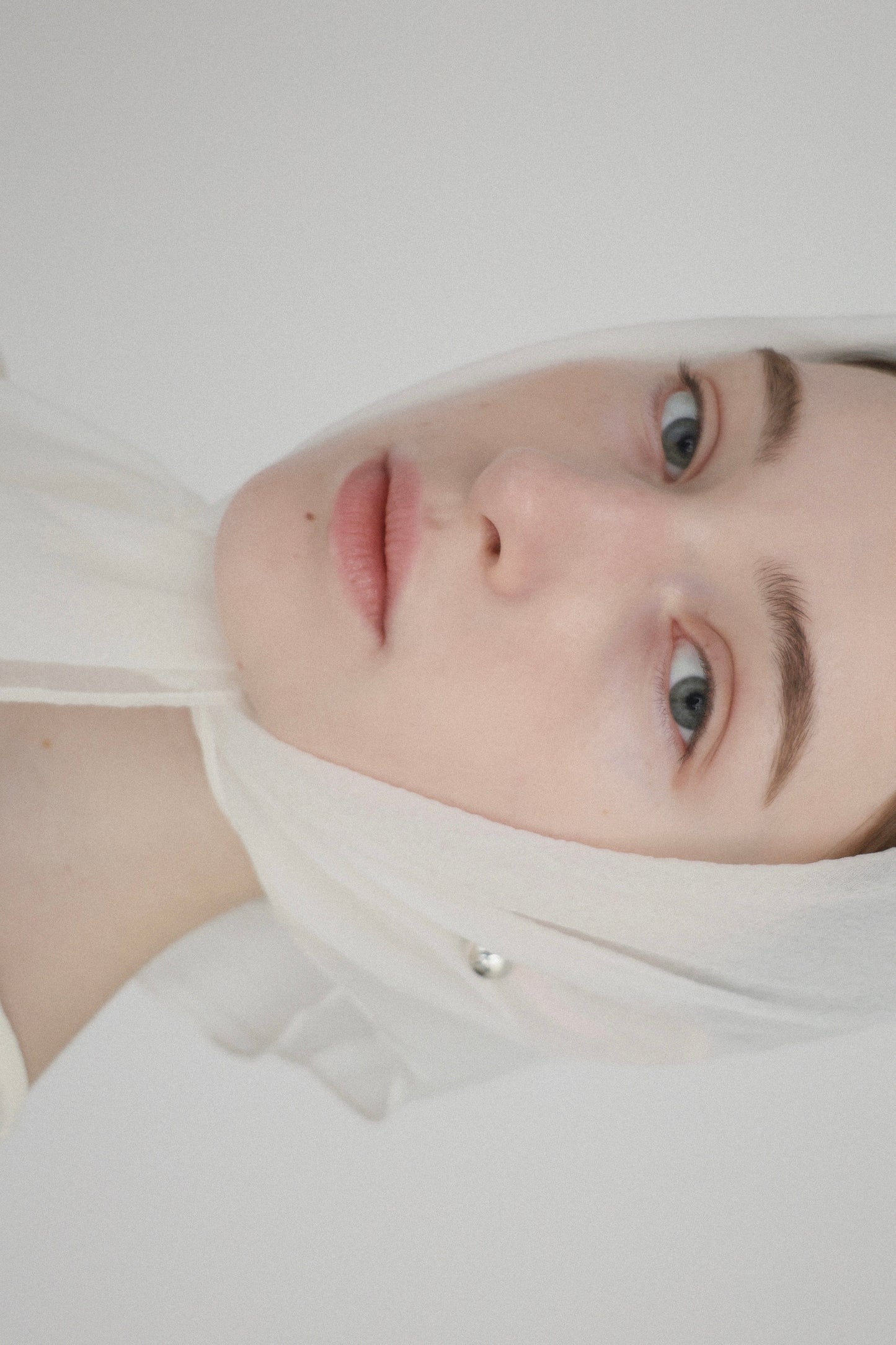 silky square scarf ( ivory )