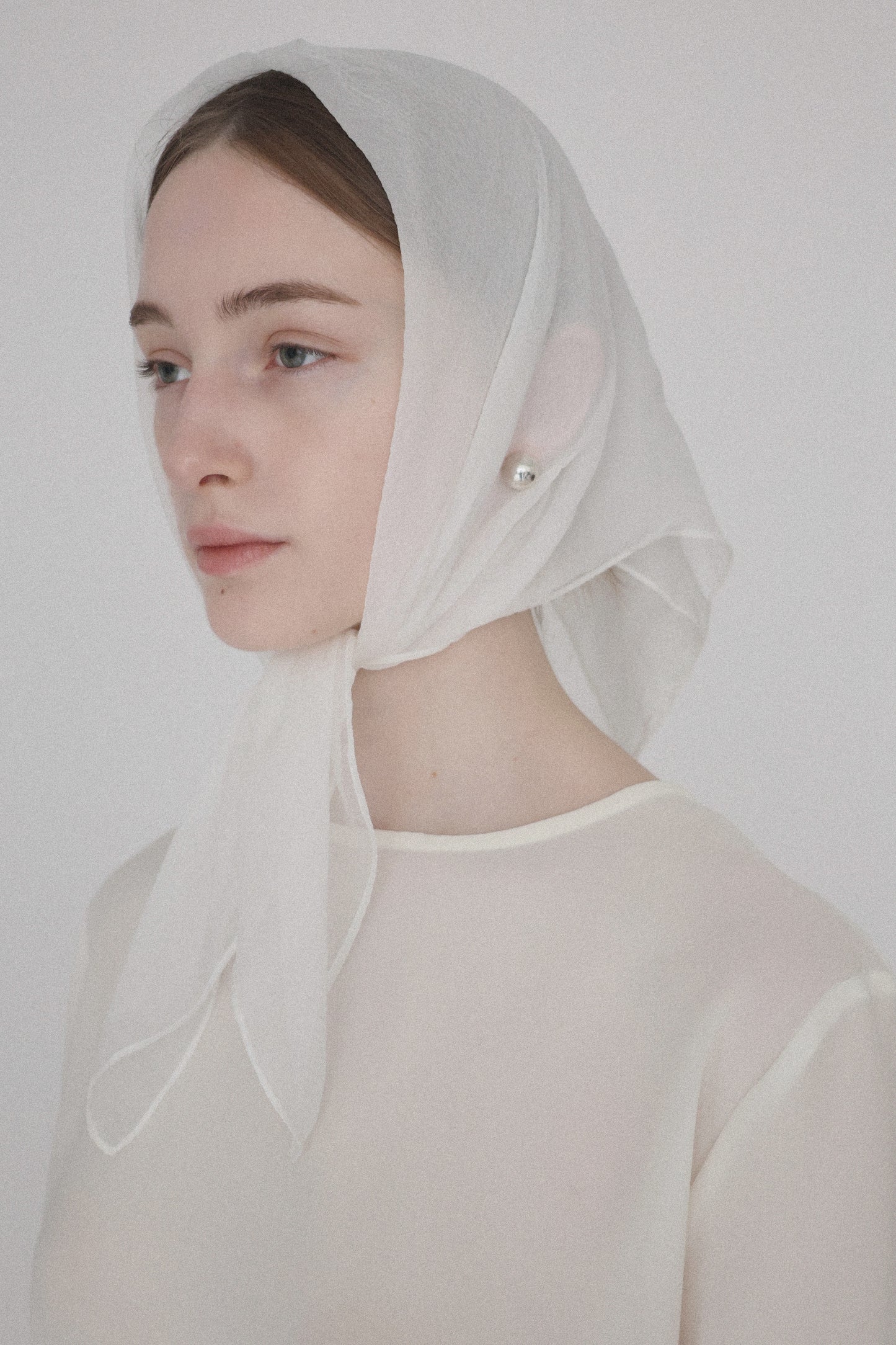 silky square scarf ( ivory )