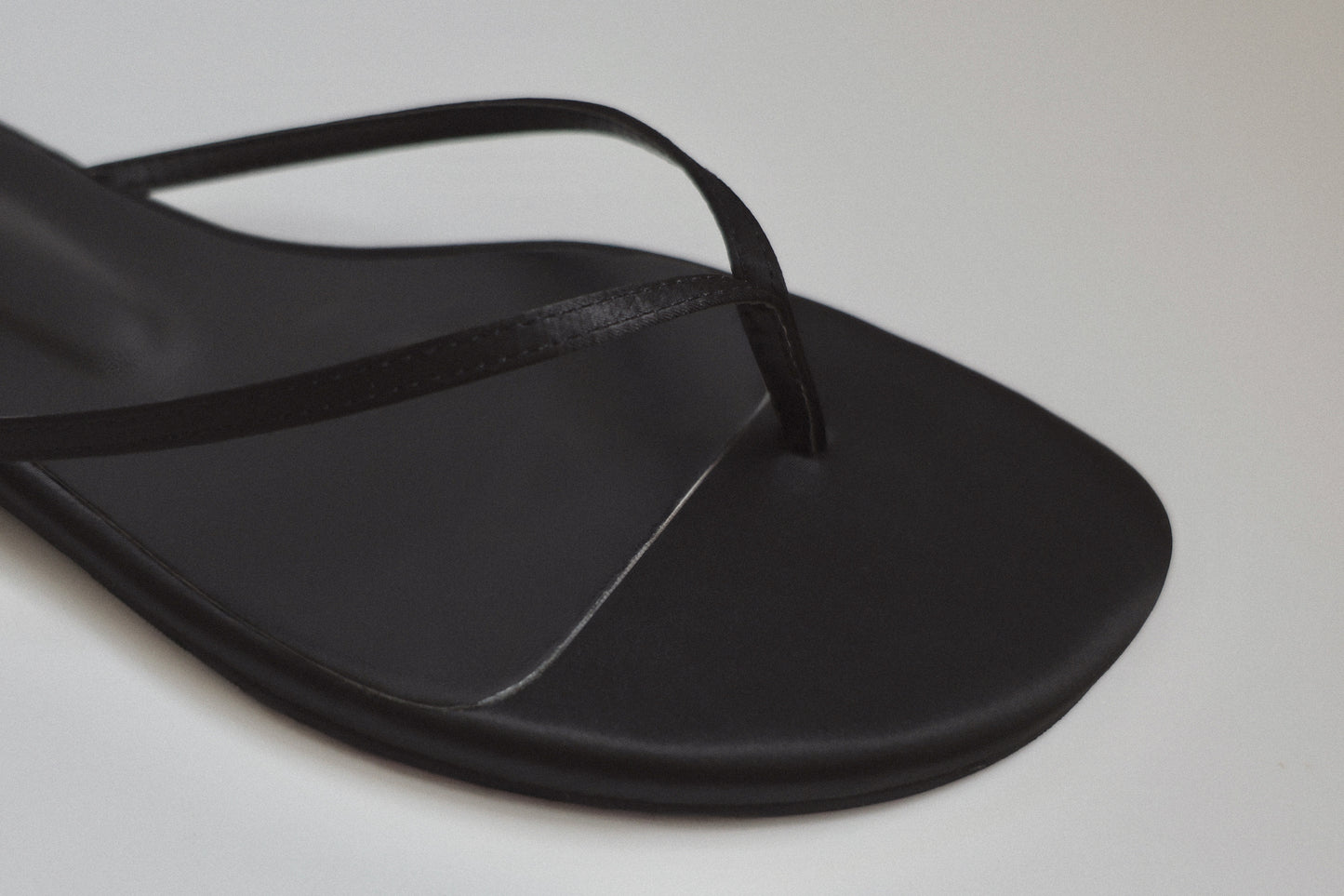 effilé satin sandal