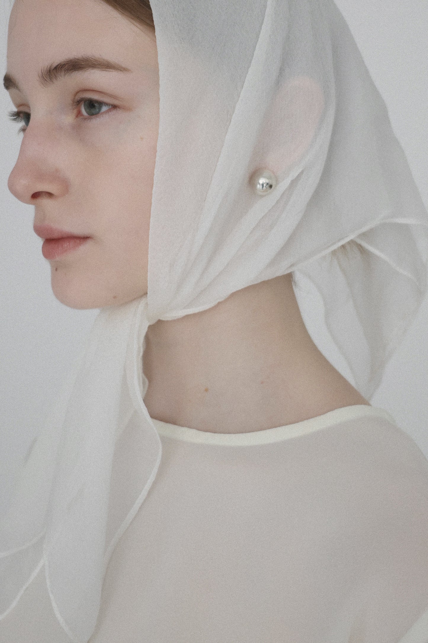 silky square scarf ( ivory )