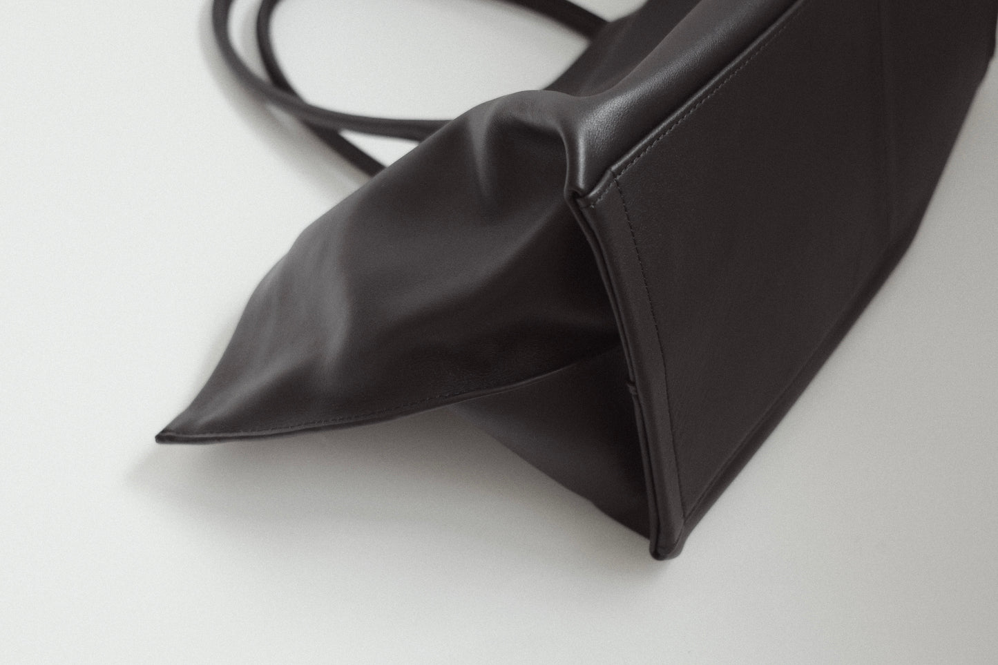 étendu leather bag