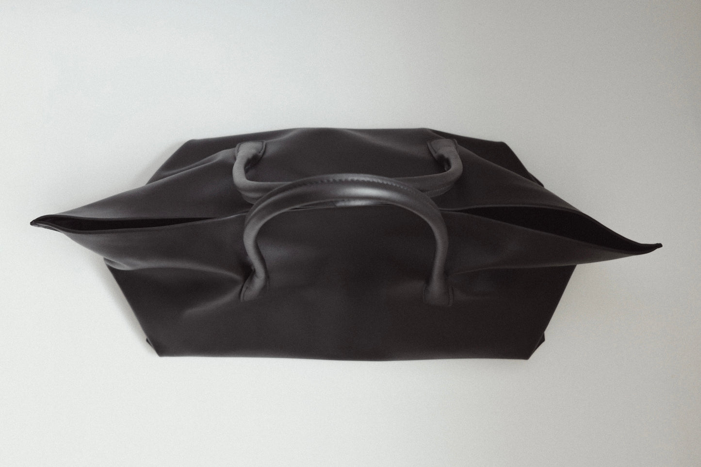 étendu leather bag