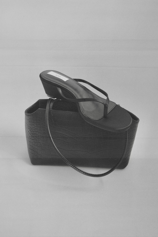effilé satin wedge