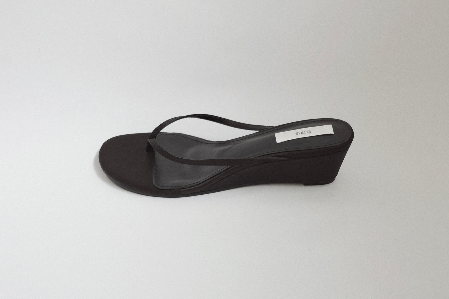 effilé satin wedge