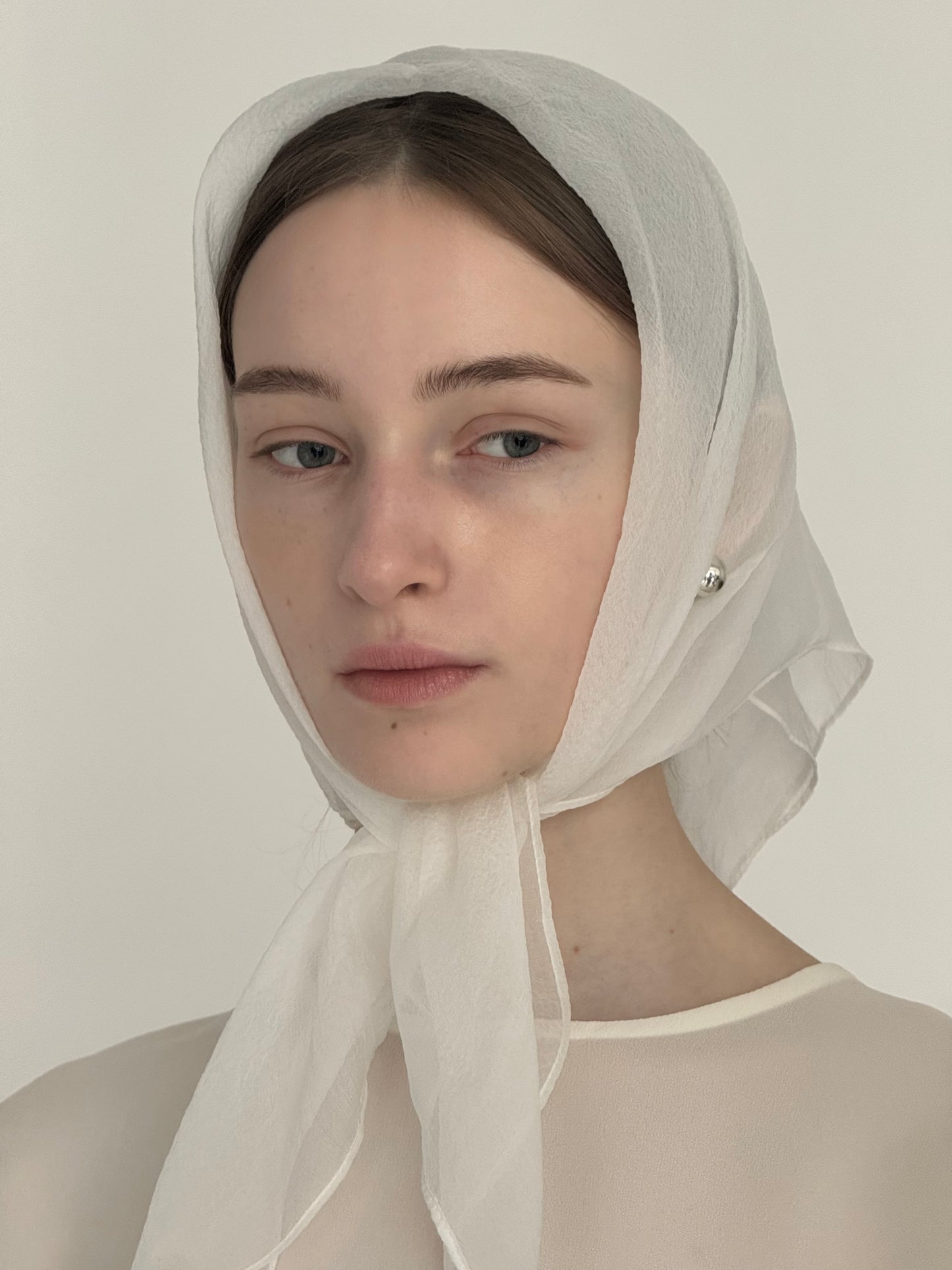 silky square scarf ( ivory )