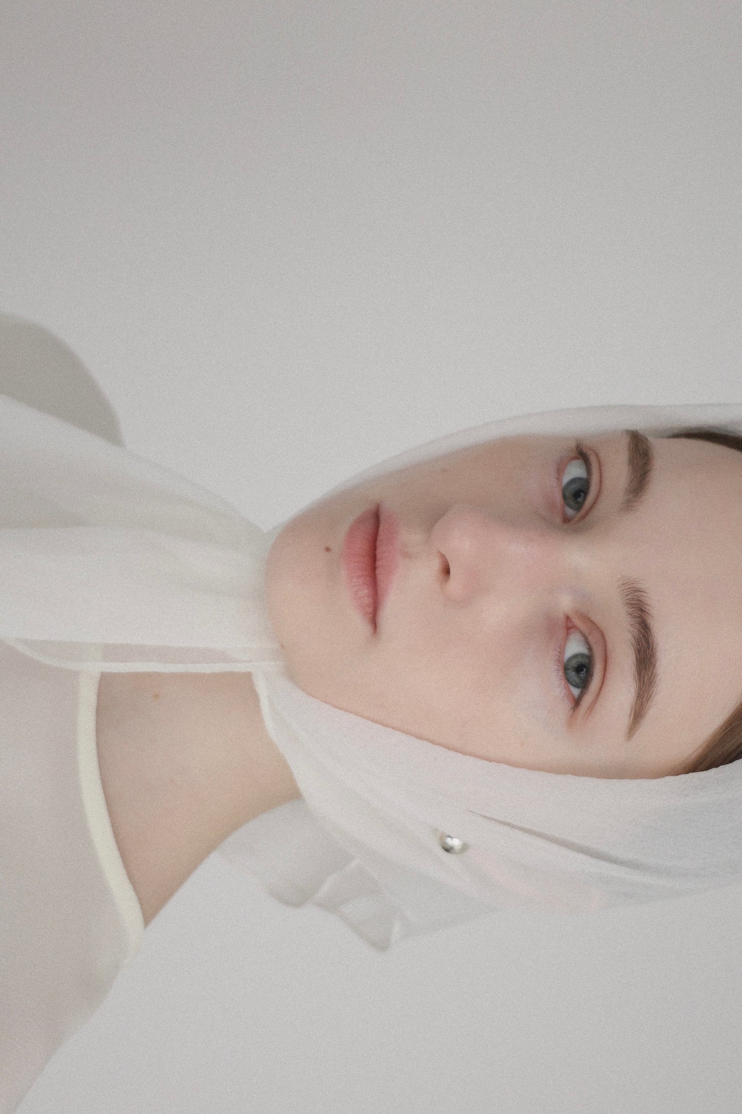 silky square scarf ( ivory )