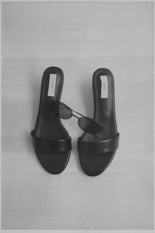 minimal kitten heel