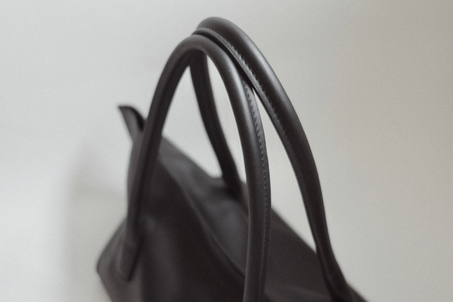 étendu leather bag