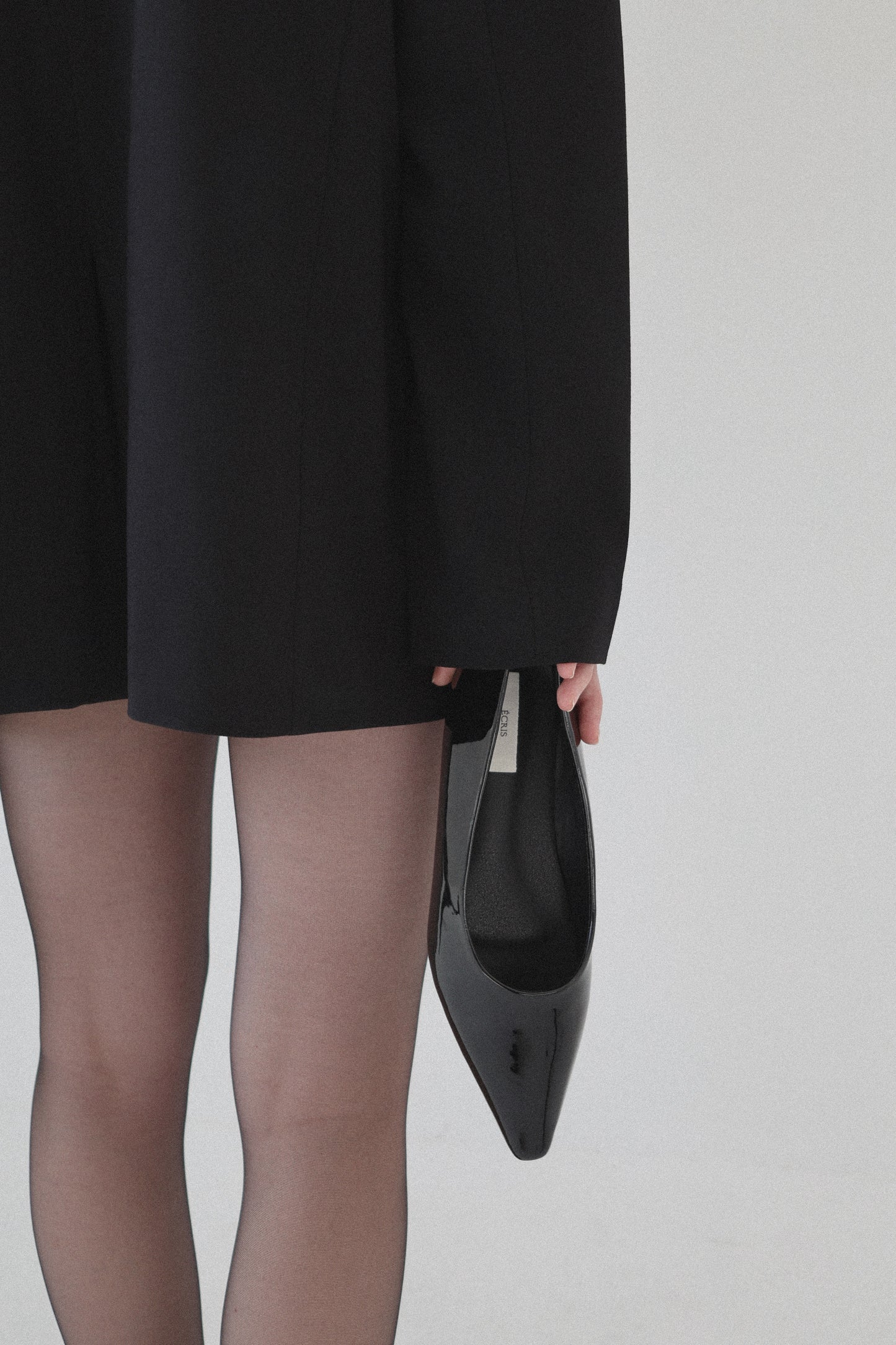 pointed toe flat ( enamel )