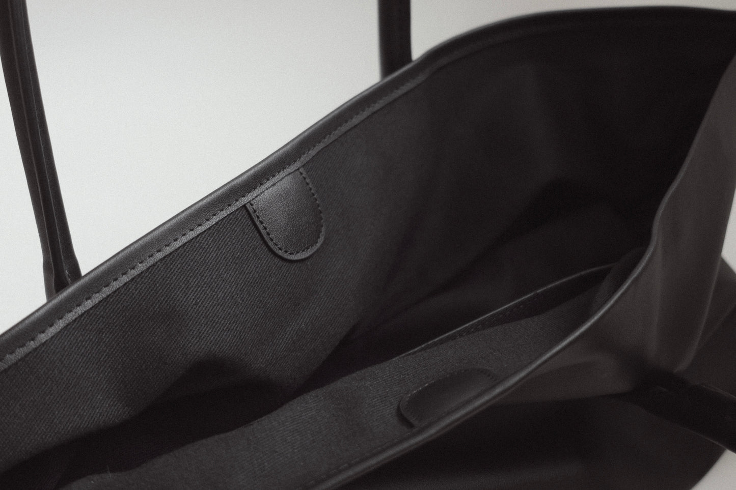 étendu leather bag