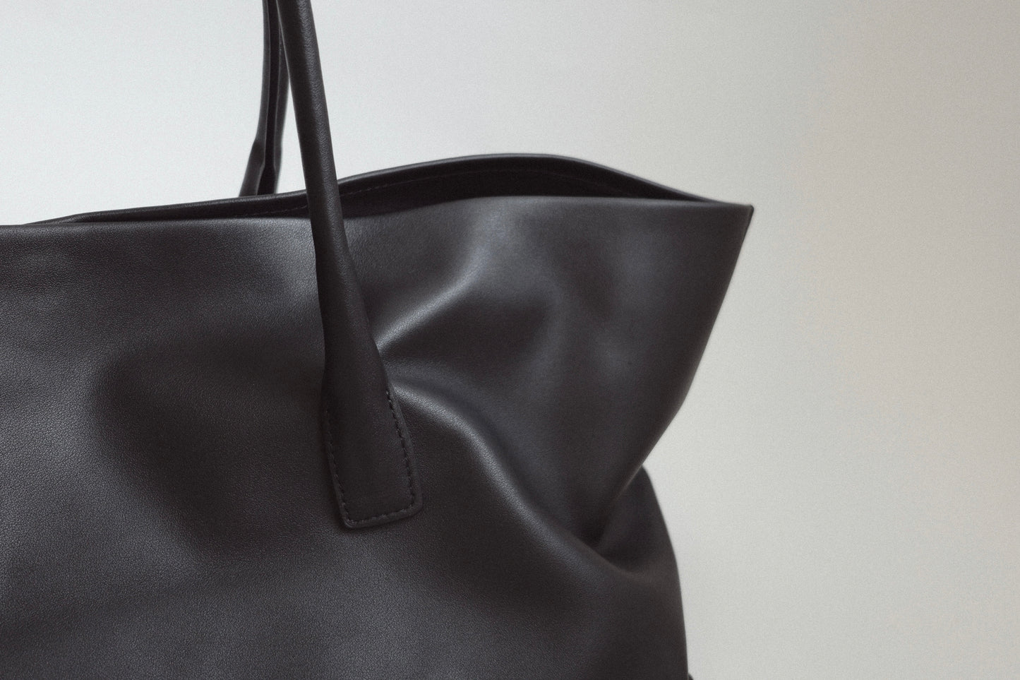 étendu leather bag