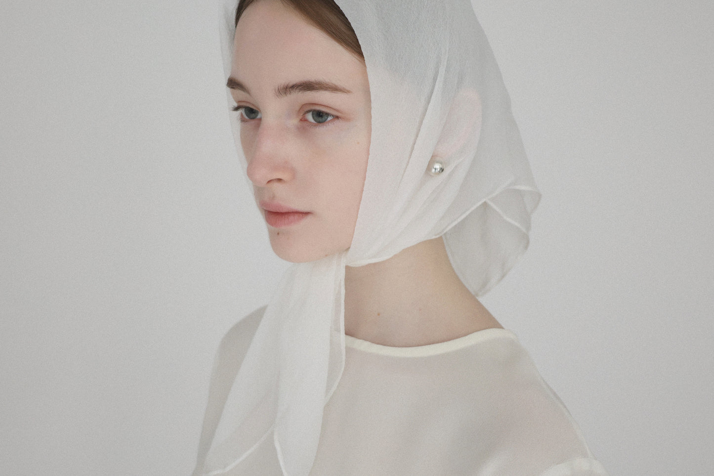 silky square scarf ( ivory )