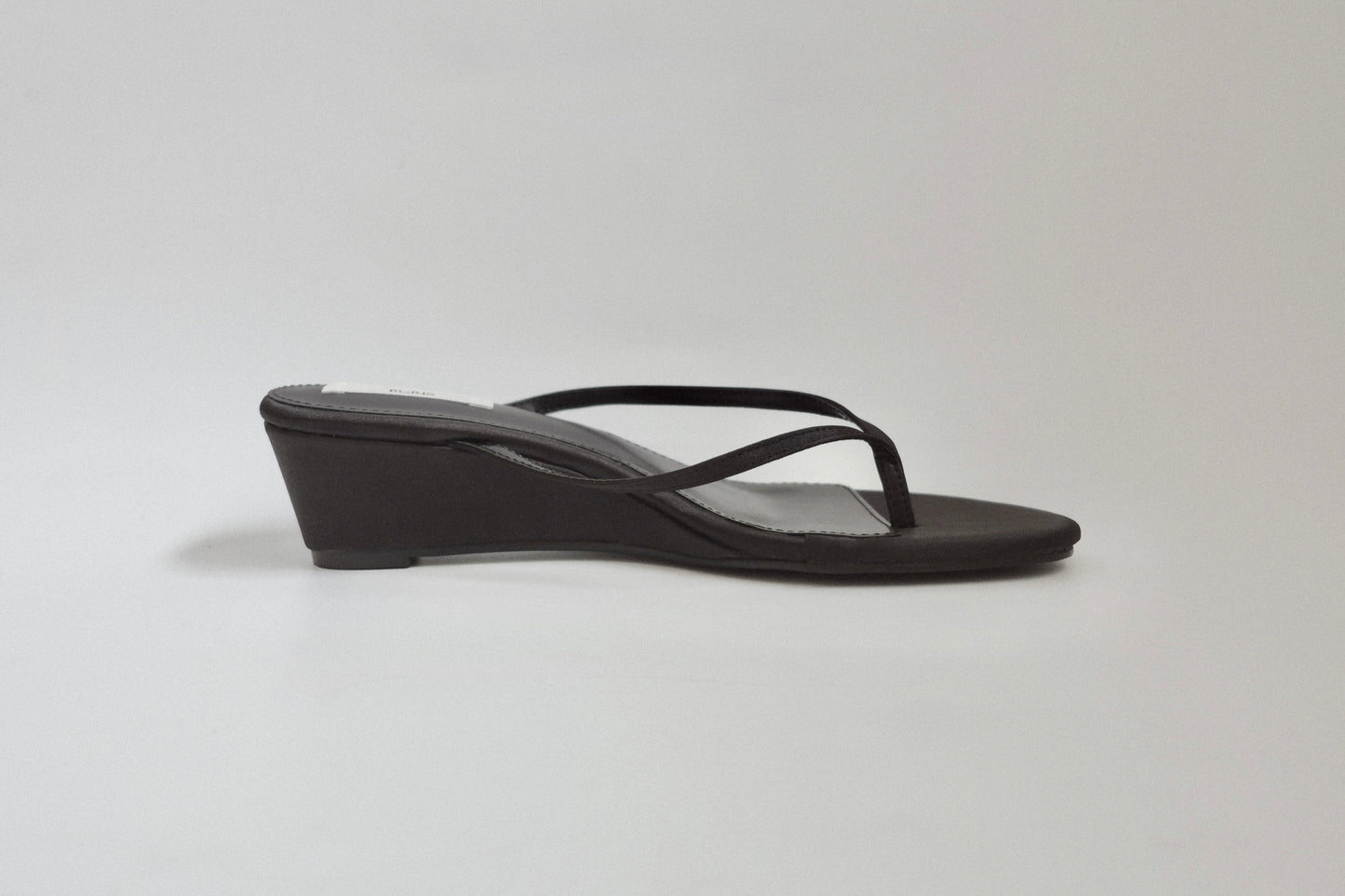 effilé satin wedge
