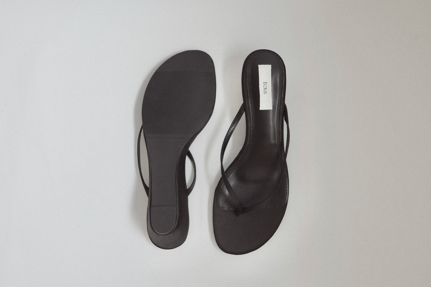 effilé satin wedge