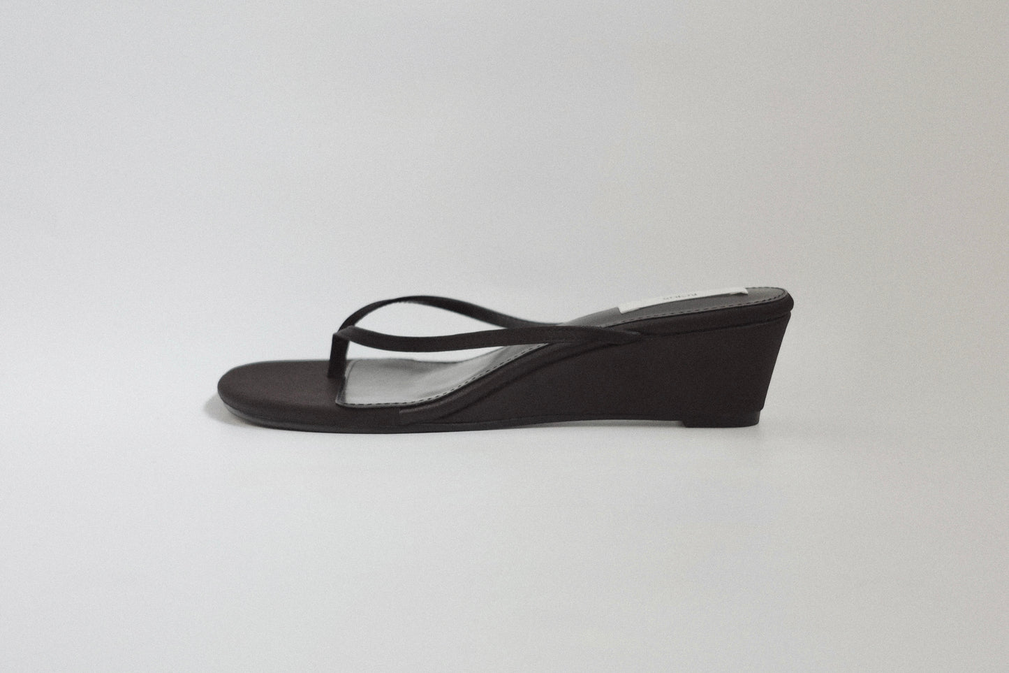 effilé satin wedge