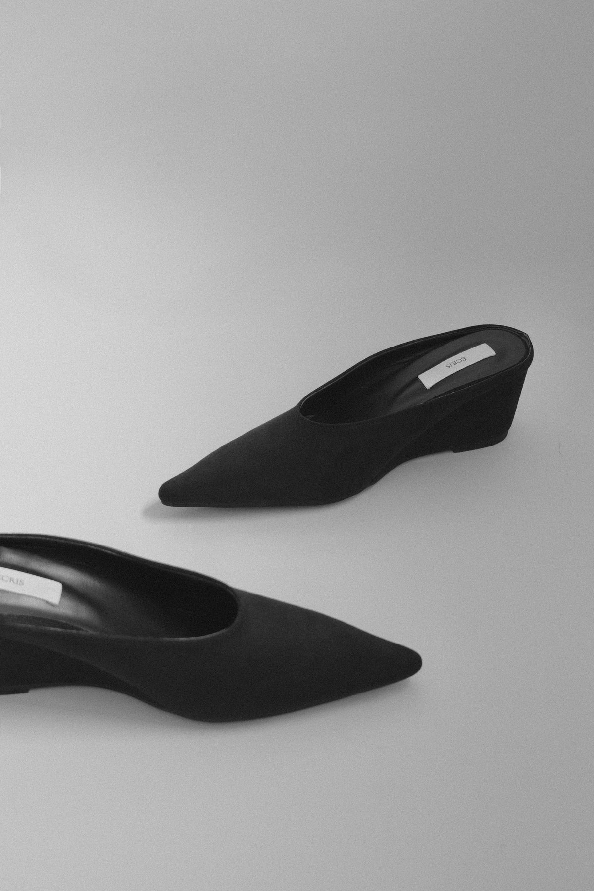 suède wedge mule